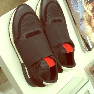 Givenchy men’s low top Leather sneakers